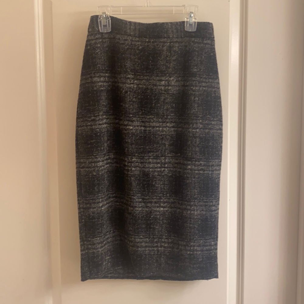 Pencil skirt, size:0, brand new with tag.